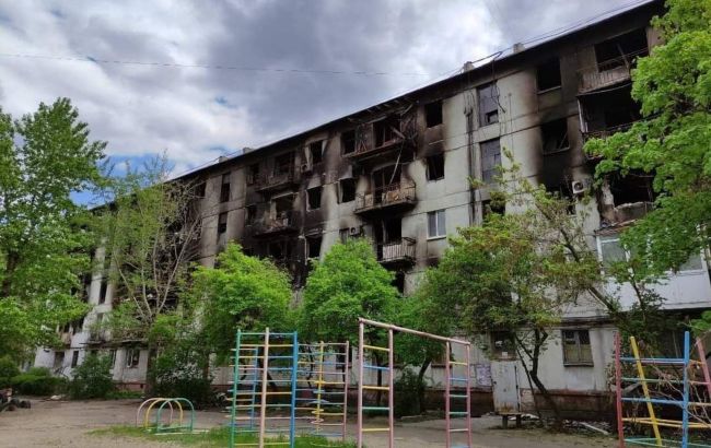 Дома горят один за другим. Из-за обстрелов Луганской области погибли минимум 5 человек
