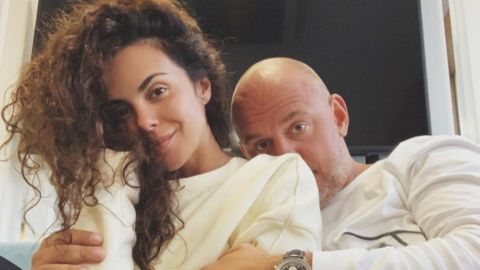 Новогодний поцелуй: Потап и Каменских в пикантном платье показали нежность в особенную ночь