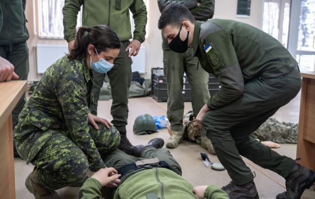 Кабмін опублікував правила військового обліку для жінок-медпрацівників