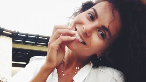 Счастливая Настя Каменских без макияжа зарядила солнечным настроением на ярком видео