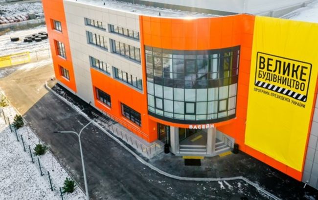 У Слобожанському збудували сучасний басейн: одночасно займатись можуть 100 осіб