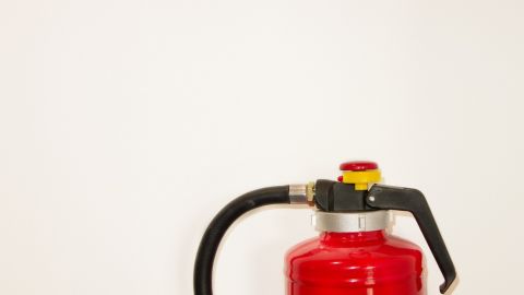 Рятувальники радять українцям купувати вогнегасник для дому: який вибрати