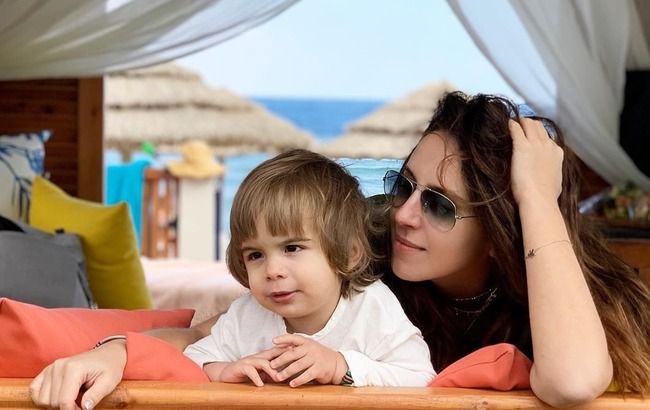 Активный и любознательный: Джамала показала оригинальный фотосет с сыночком-непоседой