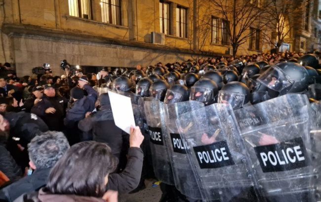 В Грузии во время разгона протестов пострадали десятки человек