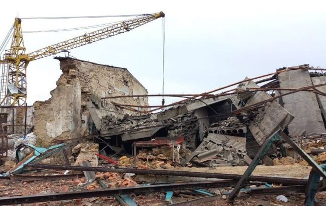 Россияне атаковали Берислав из авиации: ударили по предприятию