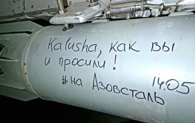 Окупанти мстять "Азову" за перемогу України на "Євробаченні", малюючи послання на бомбах