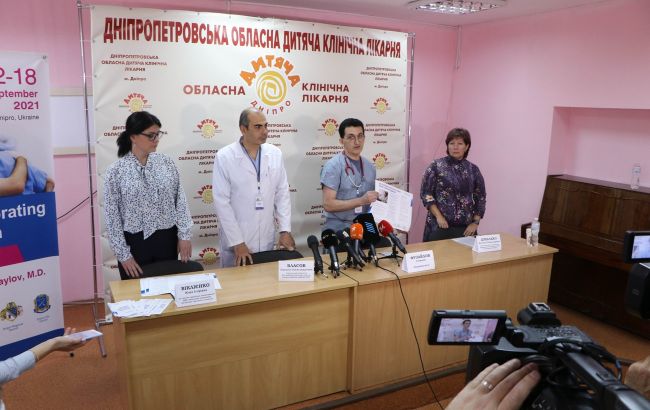 У Дніпрі провідні американські опікові хірурги розпочали безкоштовно оперувати дітей