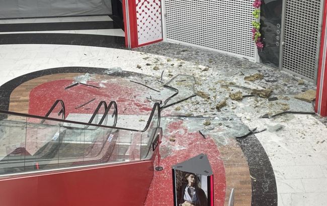 В Киеве поврежден ТРЦ "Блокбастер Молл": как он выглядит после атаки