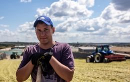 Володарі землі. Кому належать чорноземи в Україні та чи можна зараз отримати два гектари