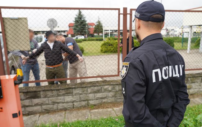 Україна видала Чехії організаторів колцентру, які виманили понад 7,5 млн євро