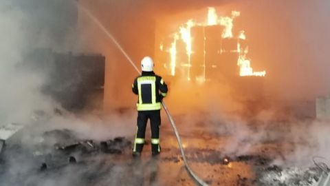 У Херсоні загасили пожежі, які почалися через обстріли росіян