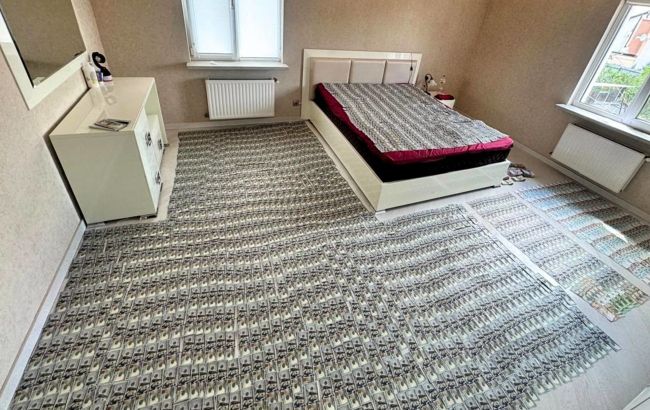 Спальня, завалена доларами: у Харкові викрили схему продажу "інвалідностей"