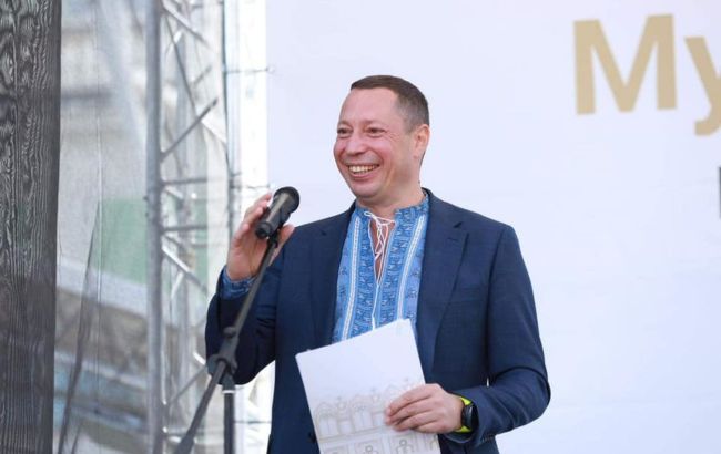 Шевченко открыл "Музей гривны под открытым небом" в Киеве