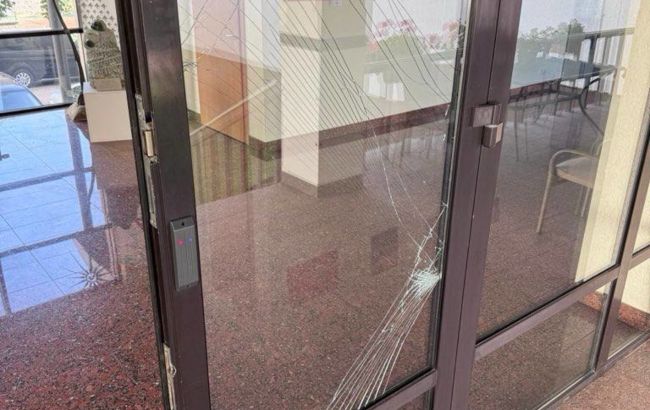 В Киеве из-за ночной атаки РФ повреждено посольство Литвы
