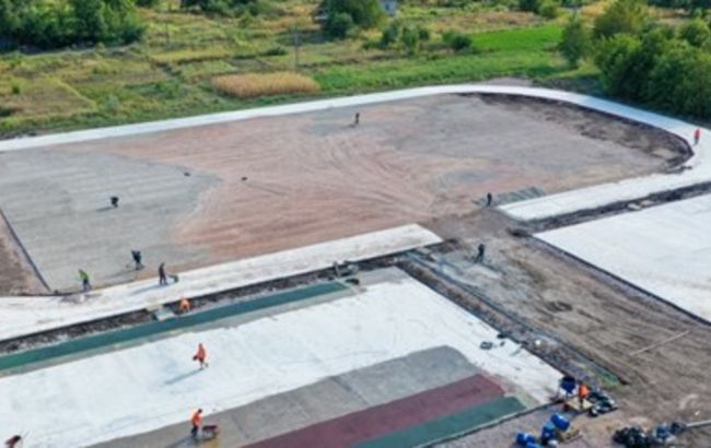 В Апостоловому будують новий стадіон на місці пустиря