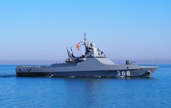 Россияне направили корабль с "Калибрами" в Азовское море: в сети показали видео