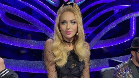 Полякова в микрошортах и кожаных сапогах-чулках взбудоражила сеть фото с дочкой в кроп-топе