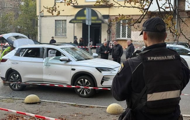 У центрі Києва вибухнув електрокар, поранено водія