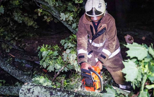 У Харківській області негода знеструмила близько 30 тисяч абонентів