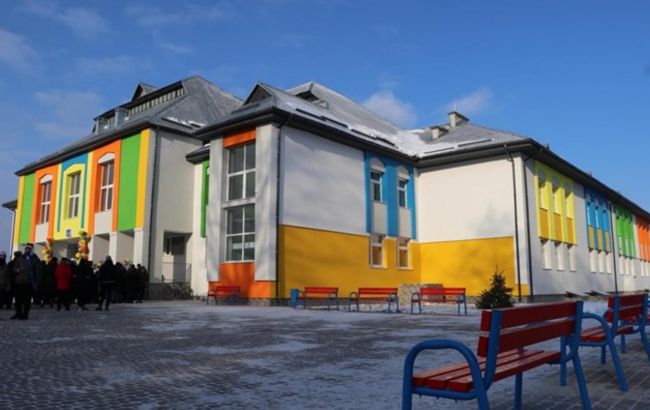 Во Львовской области достроили школу, которую начали строить еще в 1989 году