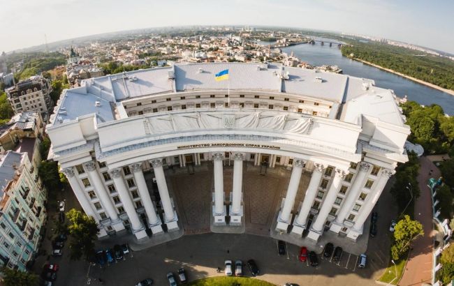 Здание МИД Украины повреждено из-за атаки РФ на Киев