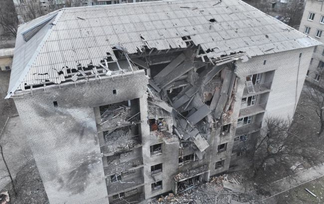 В Донецкой области дрон атаковал здание со спасателями: четверо раненых