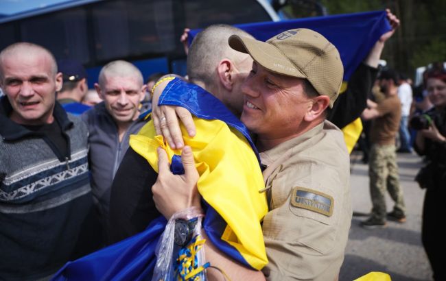 СБУ показала эксклюзивное видео с первого этапа обмена пленными "1000 на 1000"