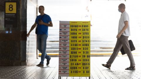 Власти Украины должны готовиться к падению цен на руду, зерно и курса гривны, - экономист