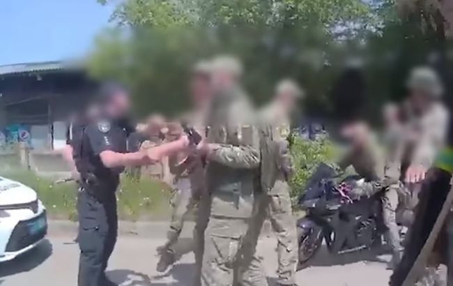 В Чернигове военные угрожали полицейским автоматами: что известно