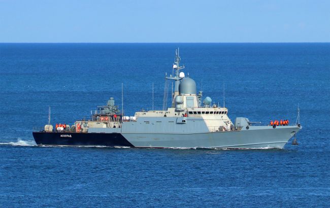 Удар ЗСУ по кораблю росіян у Керчі: з'явилося фото наслідків