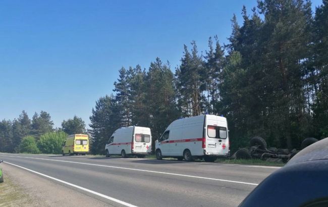 "Їхали з України". У Росії пенсіонер врізався в автобус з військовими, є постраждалі