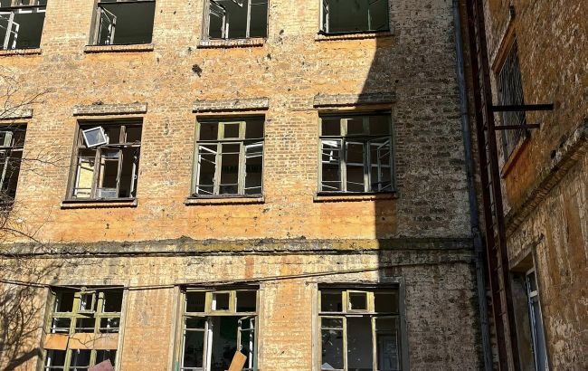 Ночью россияне нанесли ракетный удар по Краматорску: есть раненый, повреждена школа