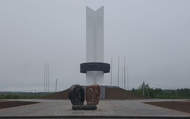 В Черниговской области снесут известный монумент "Три сестры"