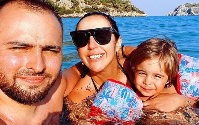 Так виглядає кохання: Джамала вперше показала молодшого синочка и зворушила ніжністю з братиком