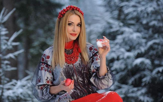 Ольга Сумская очаровала образом в платье-вышиванке