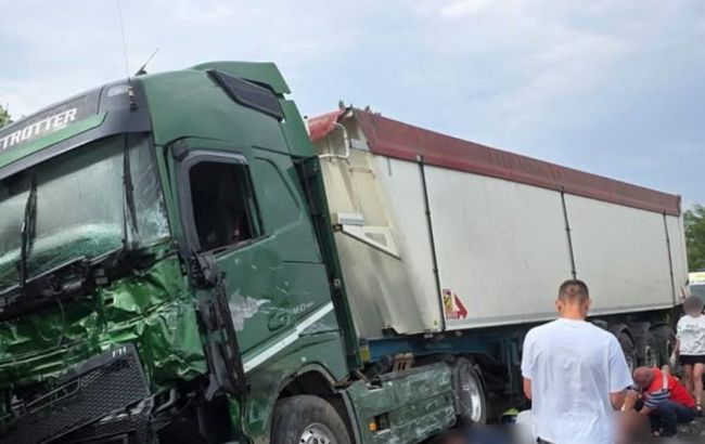 На Миколаївщині сталася ДТП з автобусом та вантажівкою, багато загиблих і поранених