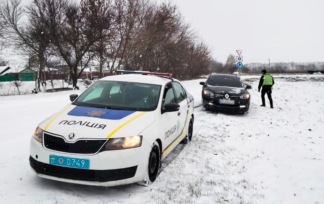 Негода в Україні: поліцейські дали поради водіям та пішоходам