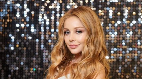 Молчала много лет: Тина Кароль в прозрачном платье-кольчуге заинтриговала заявлением