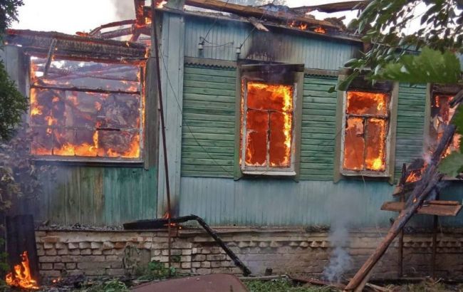 Оккупанты обстреляли село в Сумской области: повреждены жилые дома