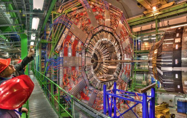 В ЦЕРН допустили возможность остановки Большого адронного коллайдера: названа причина