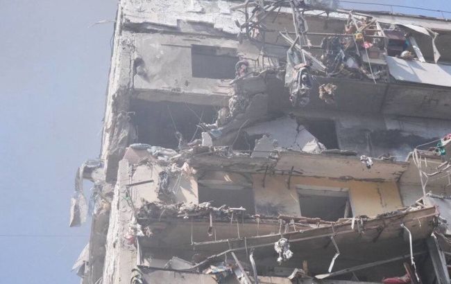 Россияне ударили по многоэтажке в Запорожье: есть пострадавшие, среди них дети