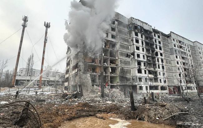 Вже майже 40 поранених. Як виглядає розбита ударом багатоповерхівка в Харкові (фото)