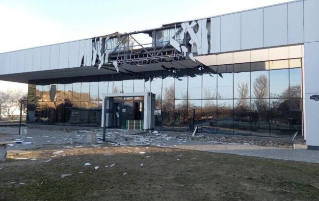 Уже не в первый раз. В Новой Каховке партизаны взорвали штаб партии Путина (фото)