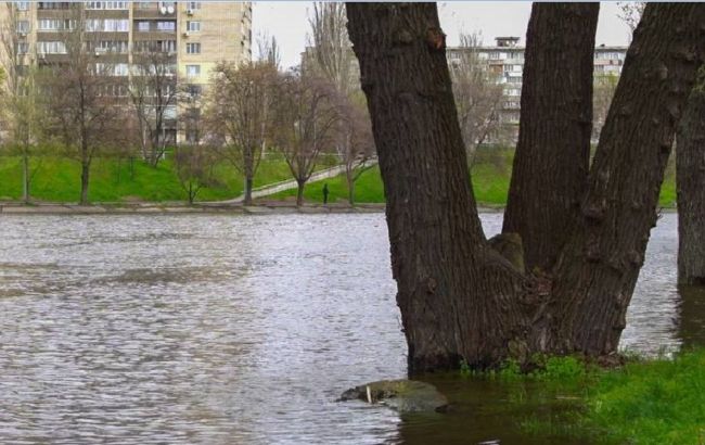 Паводок у Києві: за добу вода пішла на 21 см, але підтоплення ще є