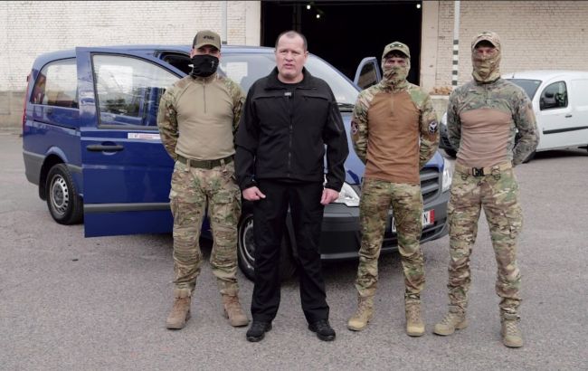 "Українська команда" передала чергову автівку розвідникам "Артану", - Палатний