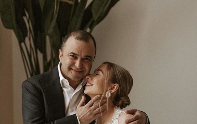 Догоняешь! Виктор Павлик очень неординарно поздравил свою жену-именинницу