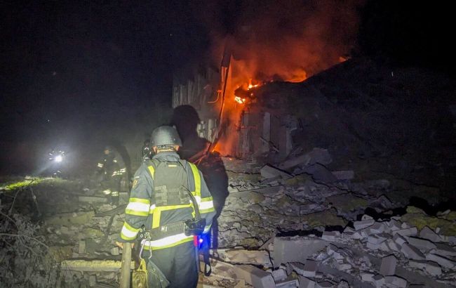 РФ вдарила ракетами по Шостці: поранено дитину, пошкоджено лікарню