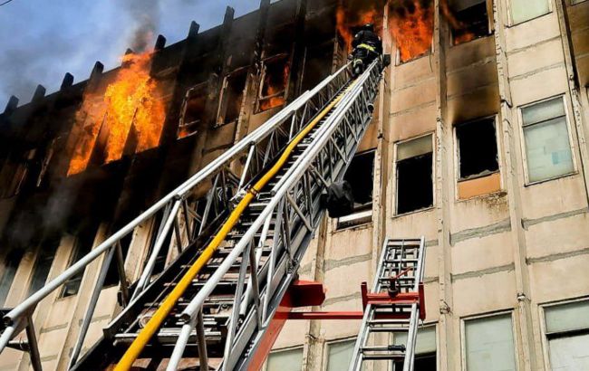 Під завалами після обстрілу Харкова може бути до 10 людей