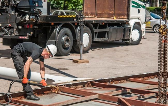 В Днепре предприниматели самостоятельно демонтируют рекламные конструкции