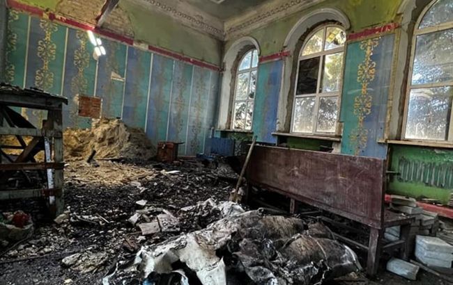 Ранковий обстріл Куп'янська: в місті спалахнув залізничний вокзал (фото)